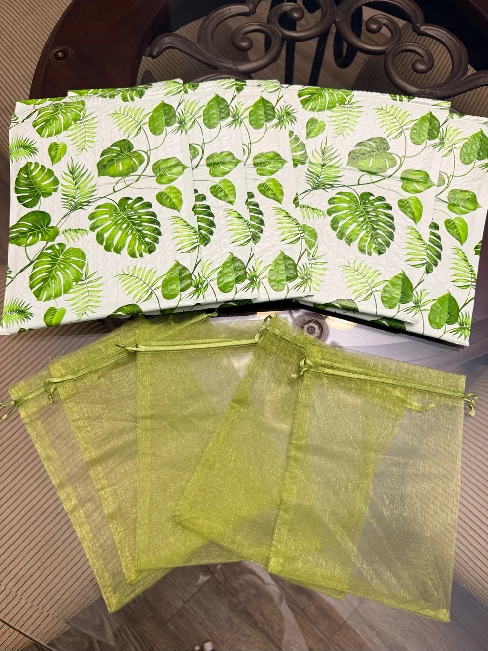 10 pcs Green Tropical Leaf bubble mailer & Lime Organza Favor Bags